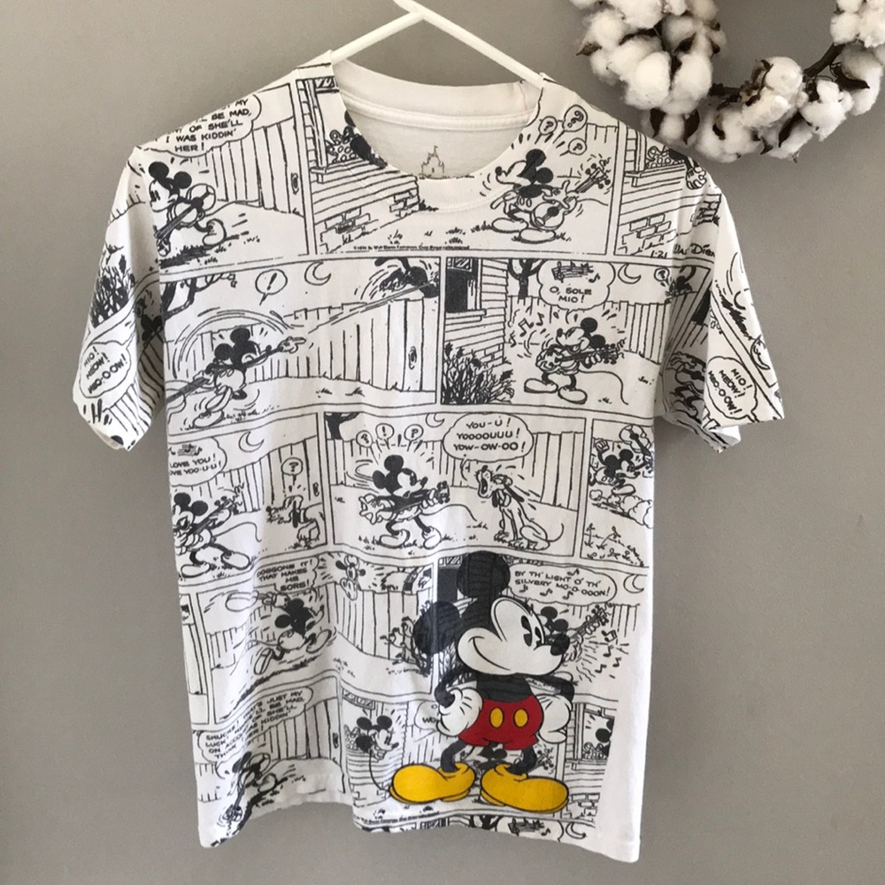 Disney men’s Mickey t-shirt size Small